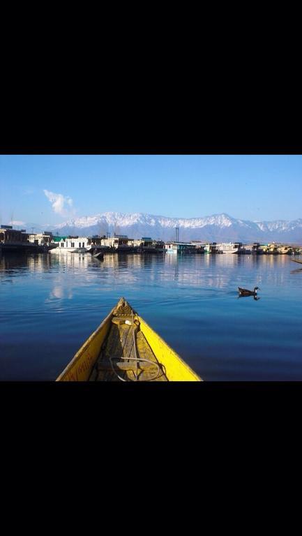 Srīnagar Houseboat Holiday Home מראה חיצוני תמונה